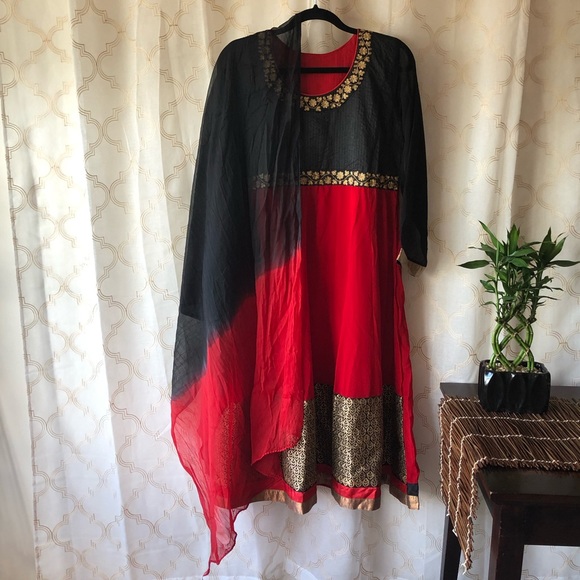 Salwar Kameez - Picture 3 of 6